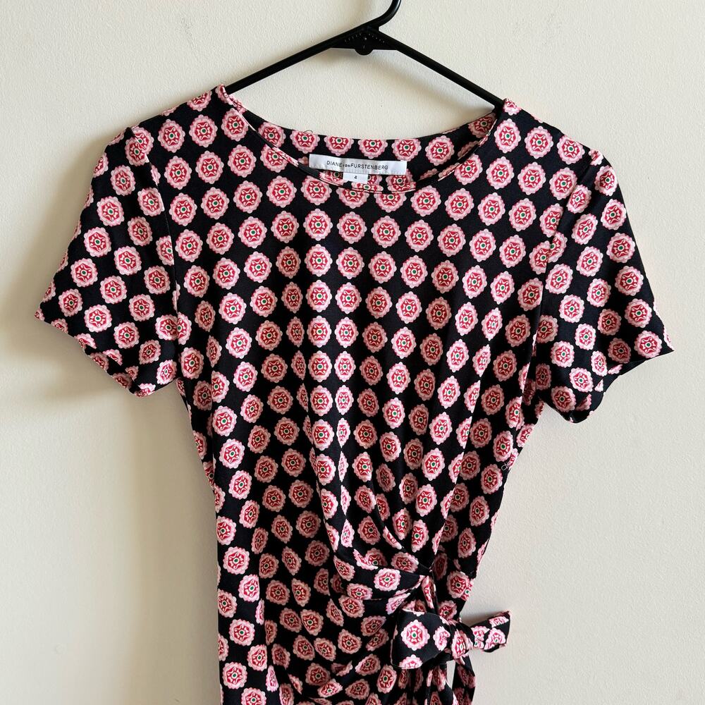 Diane Von Furstenberg Silk Dress Women's 4 Pink Black Short Sleeves Ruched